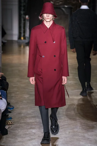 Look 9
